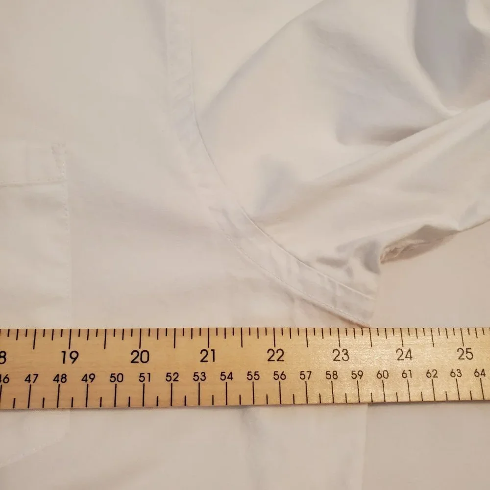 Banana Republic classic button down white shirt Size L. 97% cotton 3%Lycra.